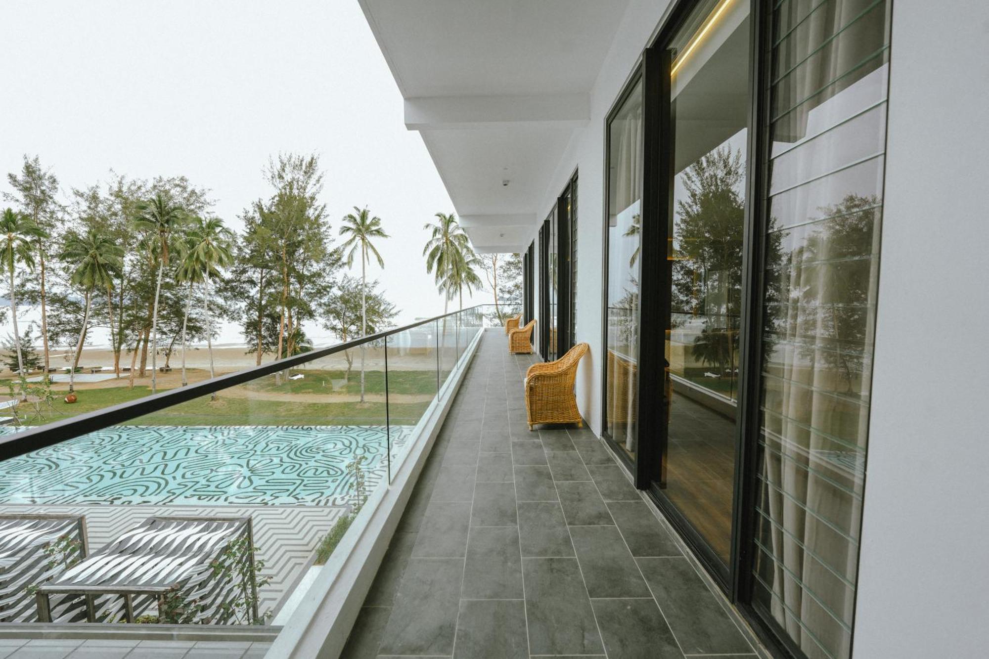 Roxy Beach Resort Sematan Exteriér fotografie