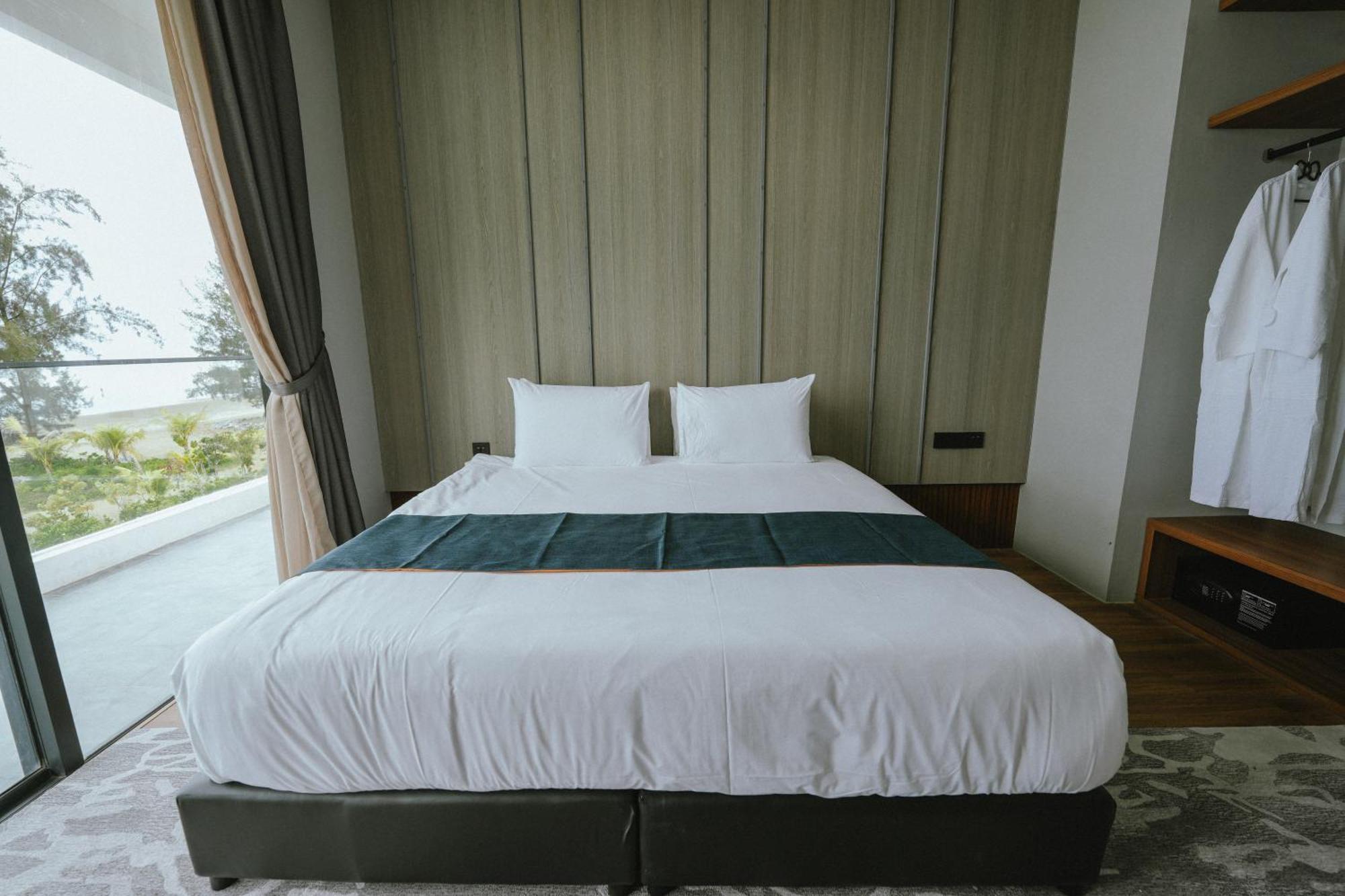 Roxy Beach Resort Sematan Exteriér fotografie