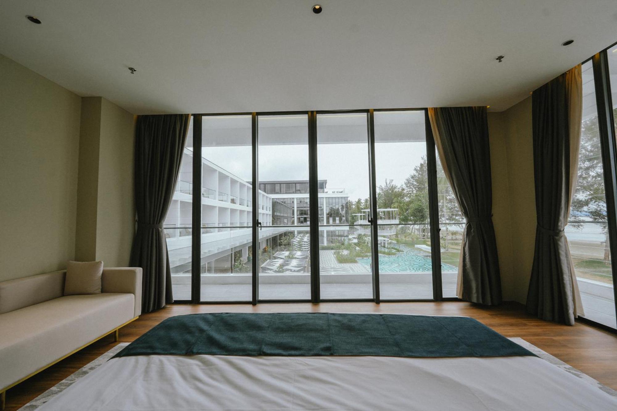 Roxy Beach Resort Sematan Exteriér fotografie