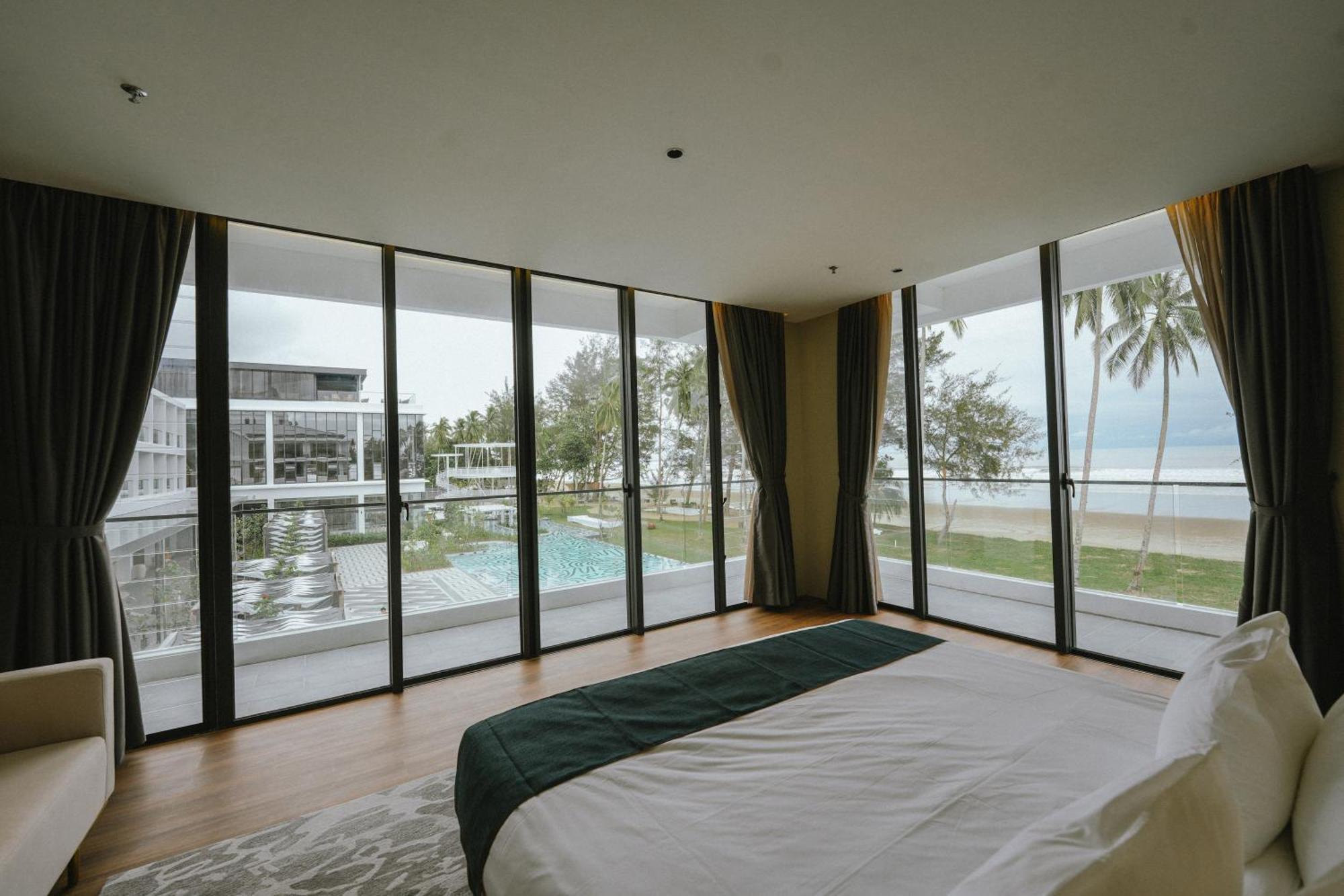 Roxy Beach Resort Sematan Exteriér fotografie