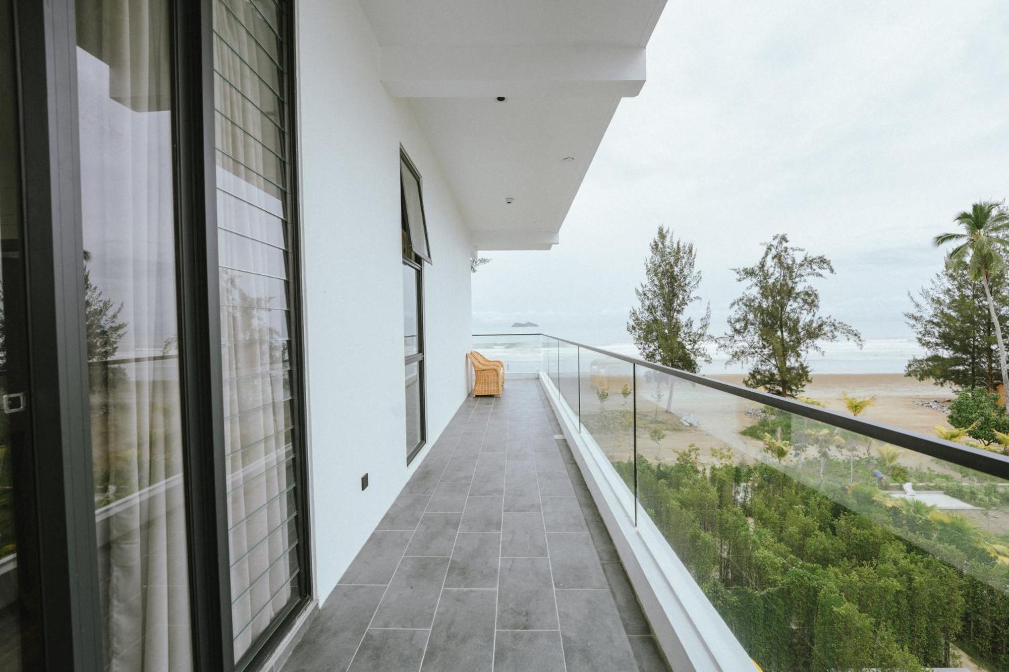Roxy Beach Resort Sematan Exteriér fotografie
