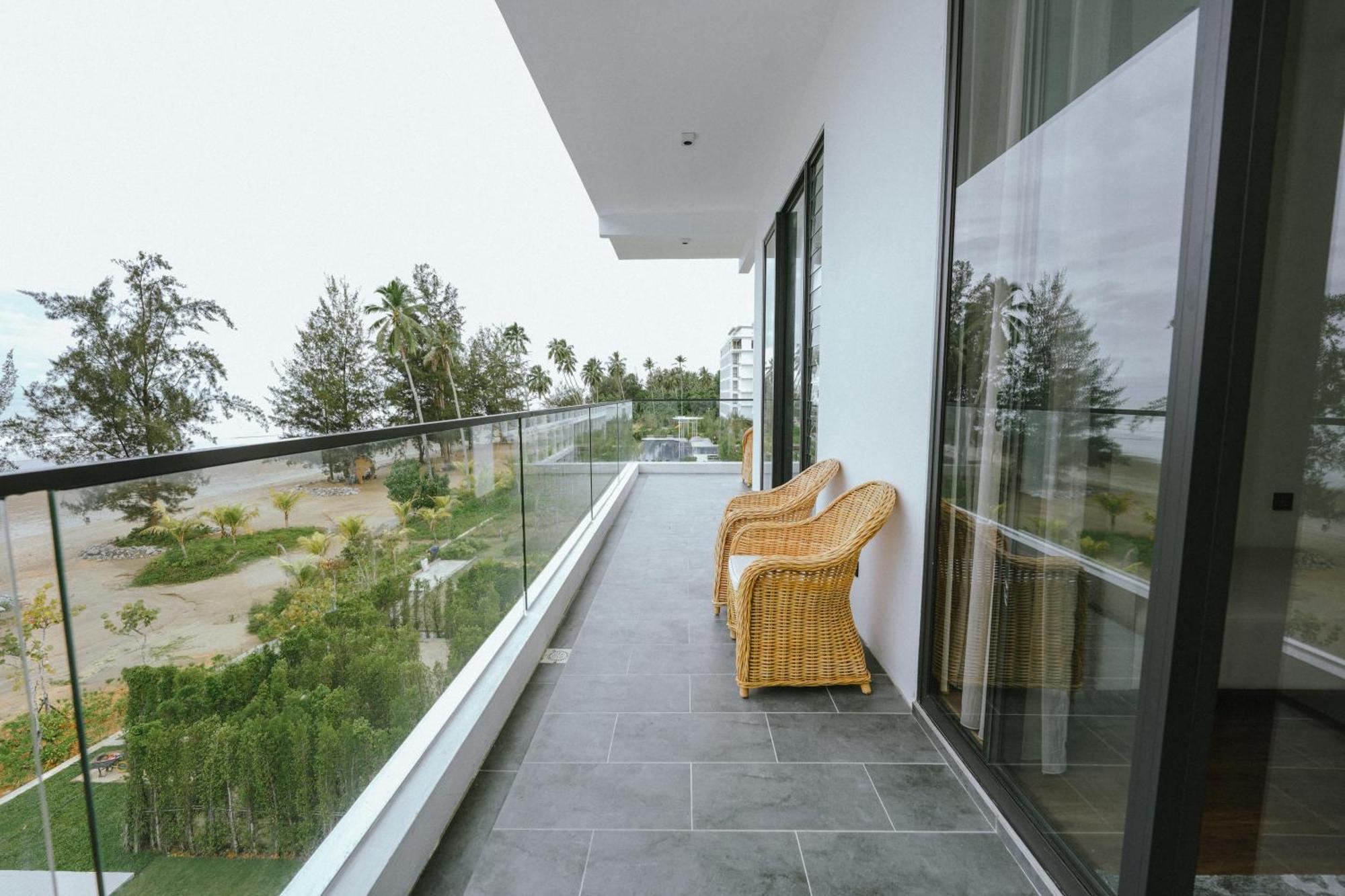Roxy Beach Resort Sematan Exteriér fotografie