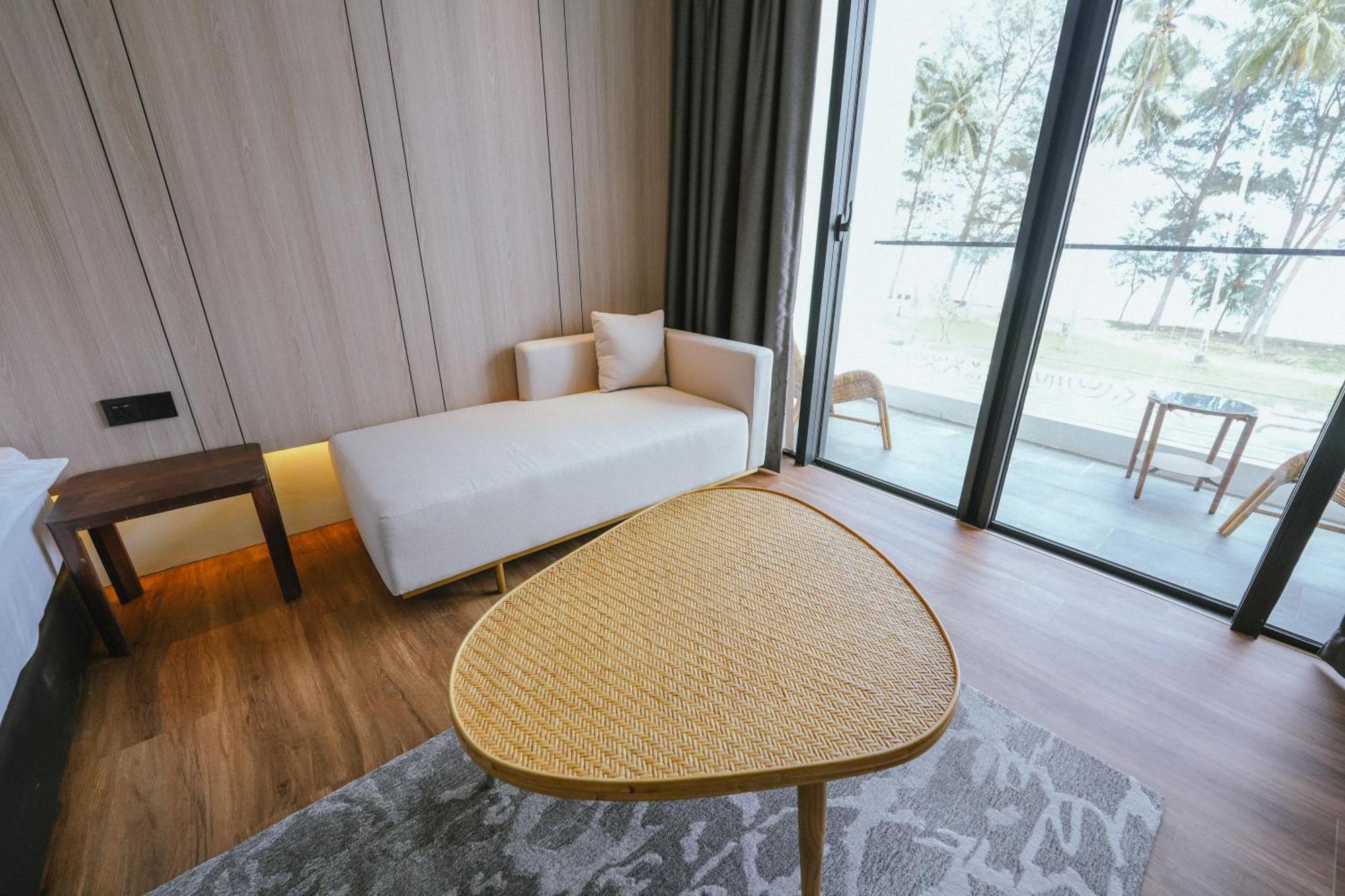 Roxy Beach Resort Sematan Exteriér fotografie