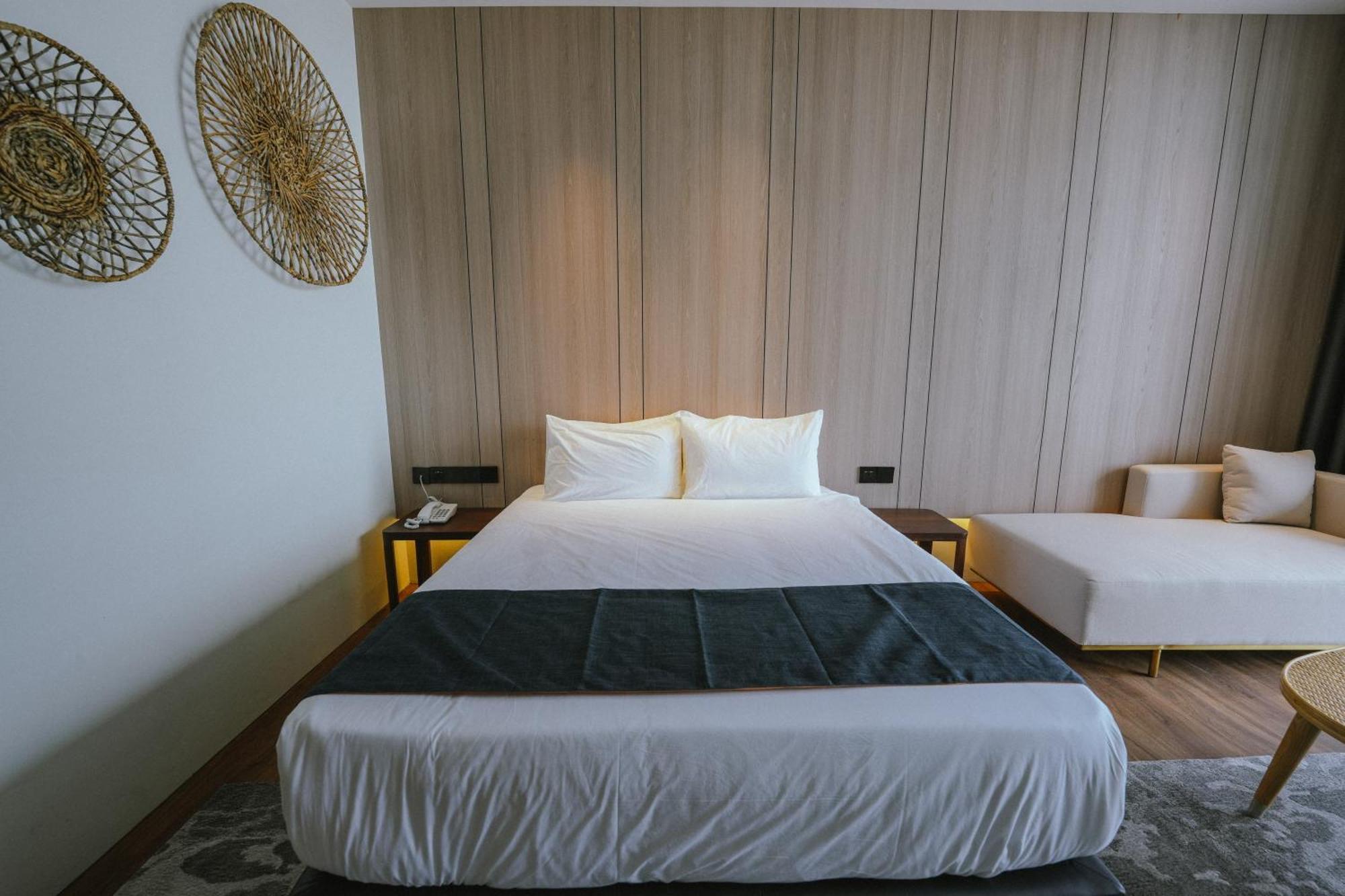 Roxy Beach Resort Sematan Exteriér fotografie